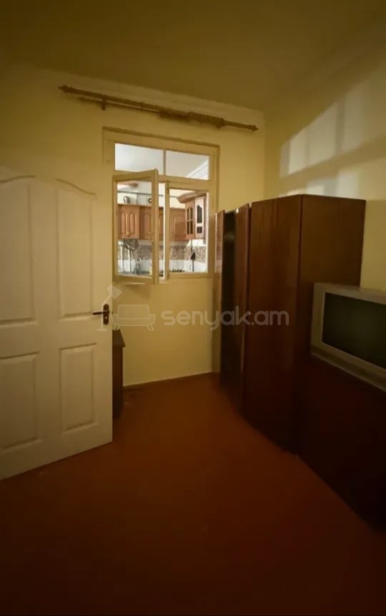 2 Սենյականոց Բնակարան Քարե Շենքում, 56քմ, 2/2 հարկ, Նորմալ Վիճակում, Կահավորված, Արևկող