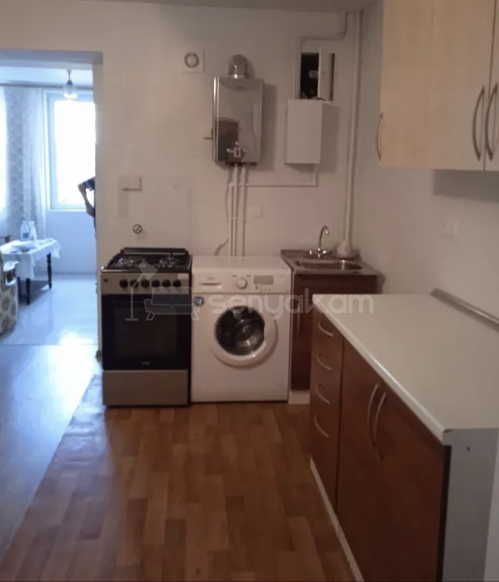 3 Սենյականոց Բնակարան Քարե Շենքում, 68քմ, 1/1 հարկ, Նորմալ Վիճակում, Կահավորված