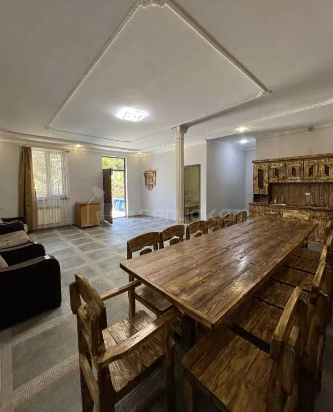 5 Սենյականոց Շքեղ Առանձնատուն, 200քմ, Լողավազանով