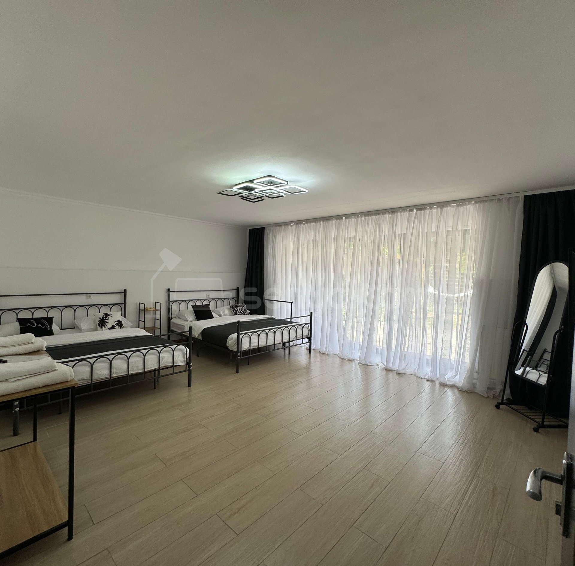 8 Սենյականոց Շքեղ Առանձնատուն, 300քմ, Լողավազանով