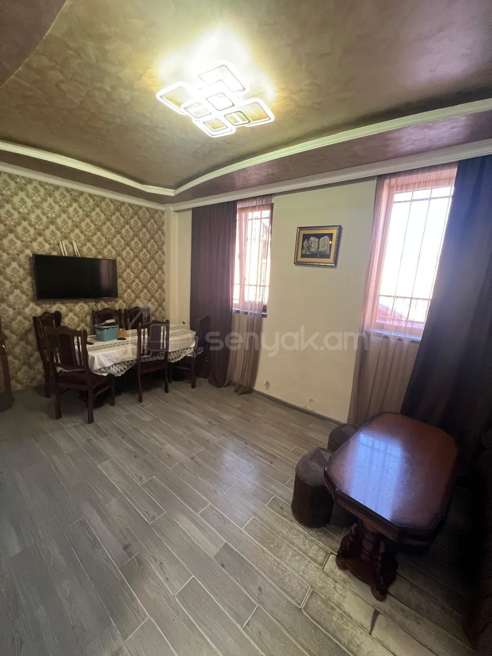 3 Սենյականոց Սեփական Տուն, 70քմ, Նորմալ Վիճակում, Ավտոտնակով