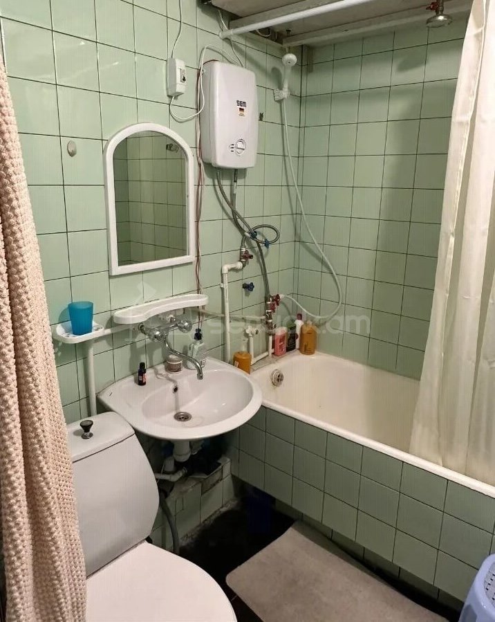 2 Սենյականոց Բնակարան Քարե Շենքում, 42քմ, 4/5 հարկ, Կոսմետիկ Վերանորոգված, Կահավորված, Արևկող