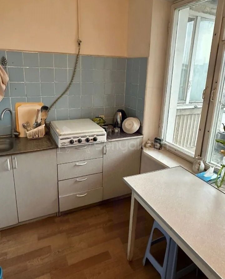 2 Սենյականոց Բնակարան Քարե Շենքում, 42քմ, 4/5 հարկ, Կոսմետիկ Վերանորոգված, Կահավորված, Արևկող