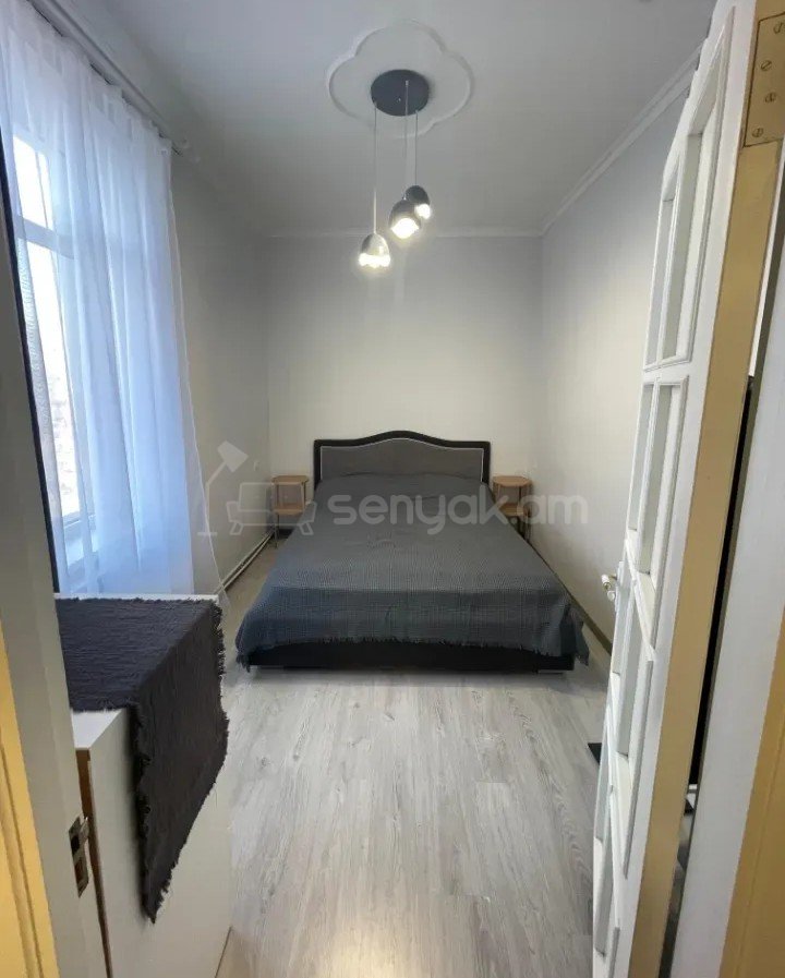 4 Սենյականոց Բնակարան Քարե Շենքում, 90քմ, 3/5 հարկ, Կապիտալ Վերանորոգված, Կահավորված, Արևկող