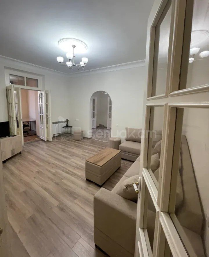 4 Սենյականոց Բնակարան Քարե Շենքում, 90քմ, 3/5 հարկ, Կապիտալ Վերանորոգված, Կահավորված, Արևկող