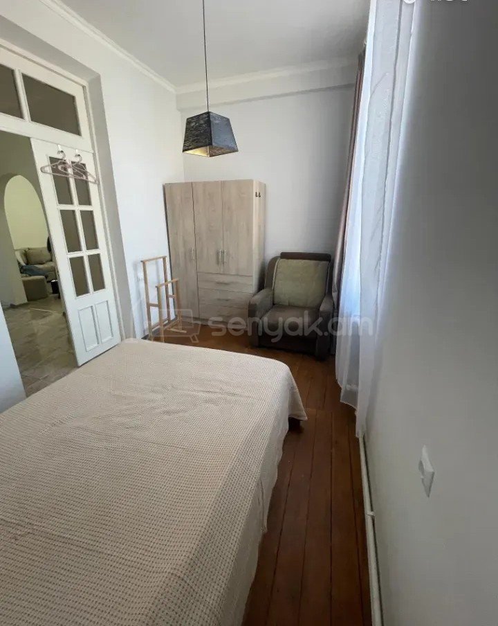 4 Սենյականոց Բնակարան Քարե Շենքում, 90քմ, 3/5 հարկ, Կապիտալ Վերանորոգված, Կահավորված, Արևկող