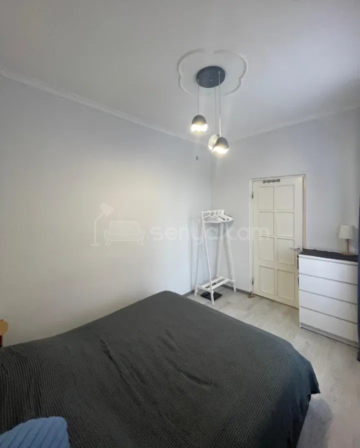 4 Սենյականոց Բնակարան Քարե Շենքում, 90քմ, 3/5 հարկ, Կապիտալ Վերանորոգված, Կահավորված, Արևկող