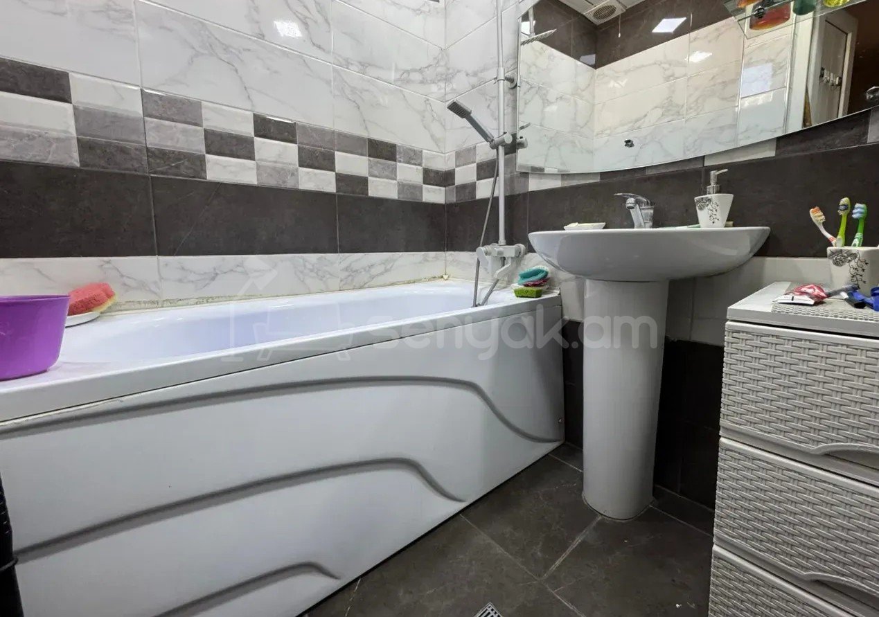 4 Սենյականոց Բնակարան, 98քմ, 5/9 հարկ, Կապիտալ Վերանորոգված, Կահավորված, Արևկող