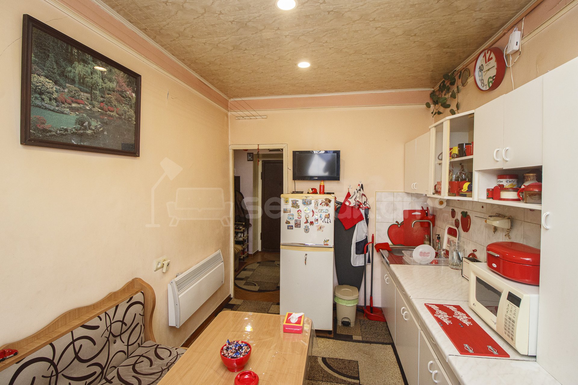 1 Սենյականոց Բնակարան Քարե Շենքում, 440քմ, 5/5 հարկ, Կապիտալ Վերանորոգված