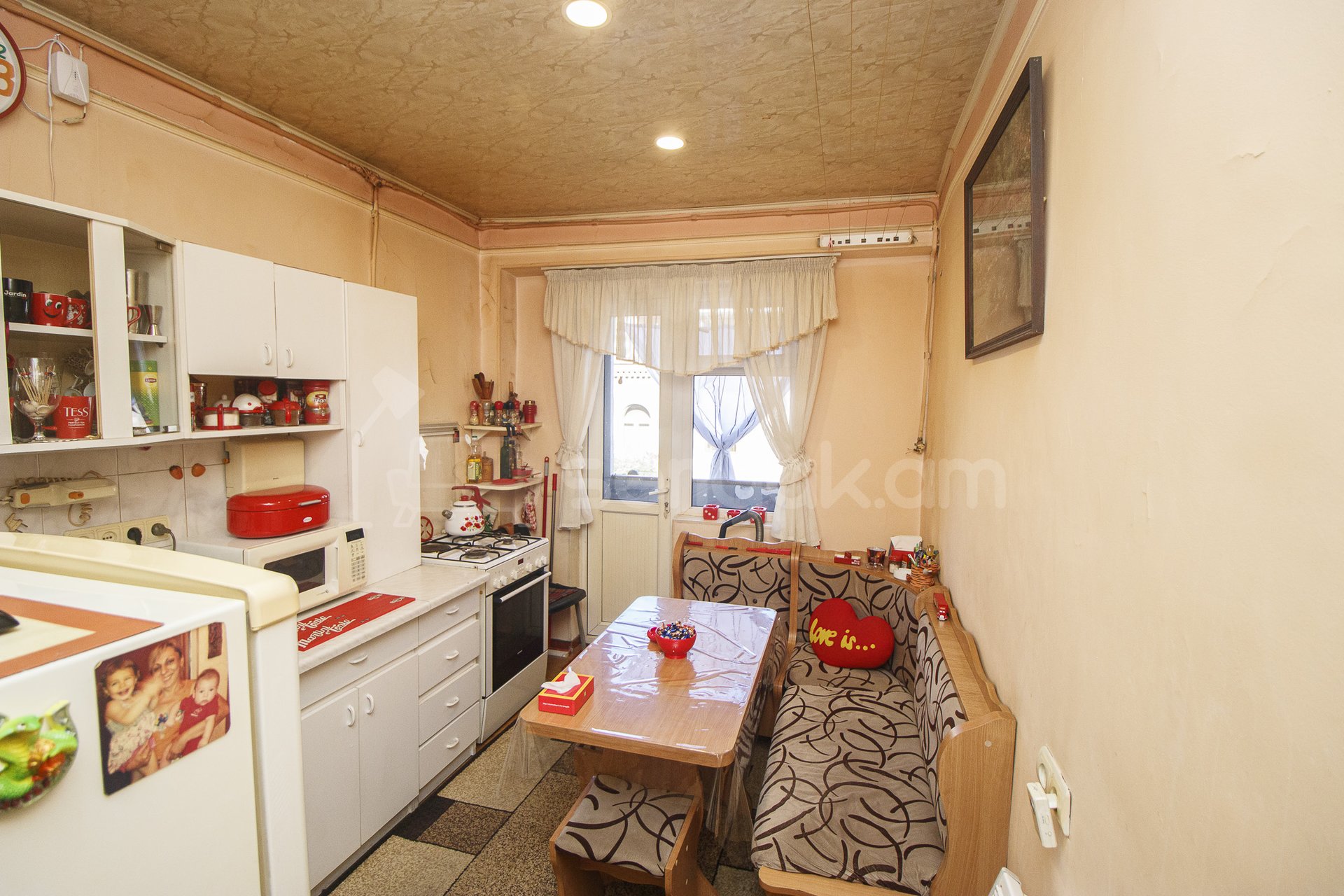 1 Սենյականոց Բնակարան Քարե Շենքում, 440քմ, 5/5 հարկ, Կապիտալ Վերանորոգված