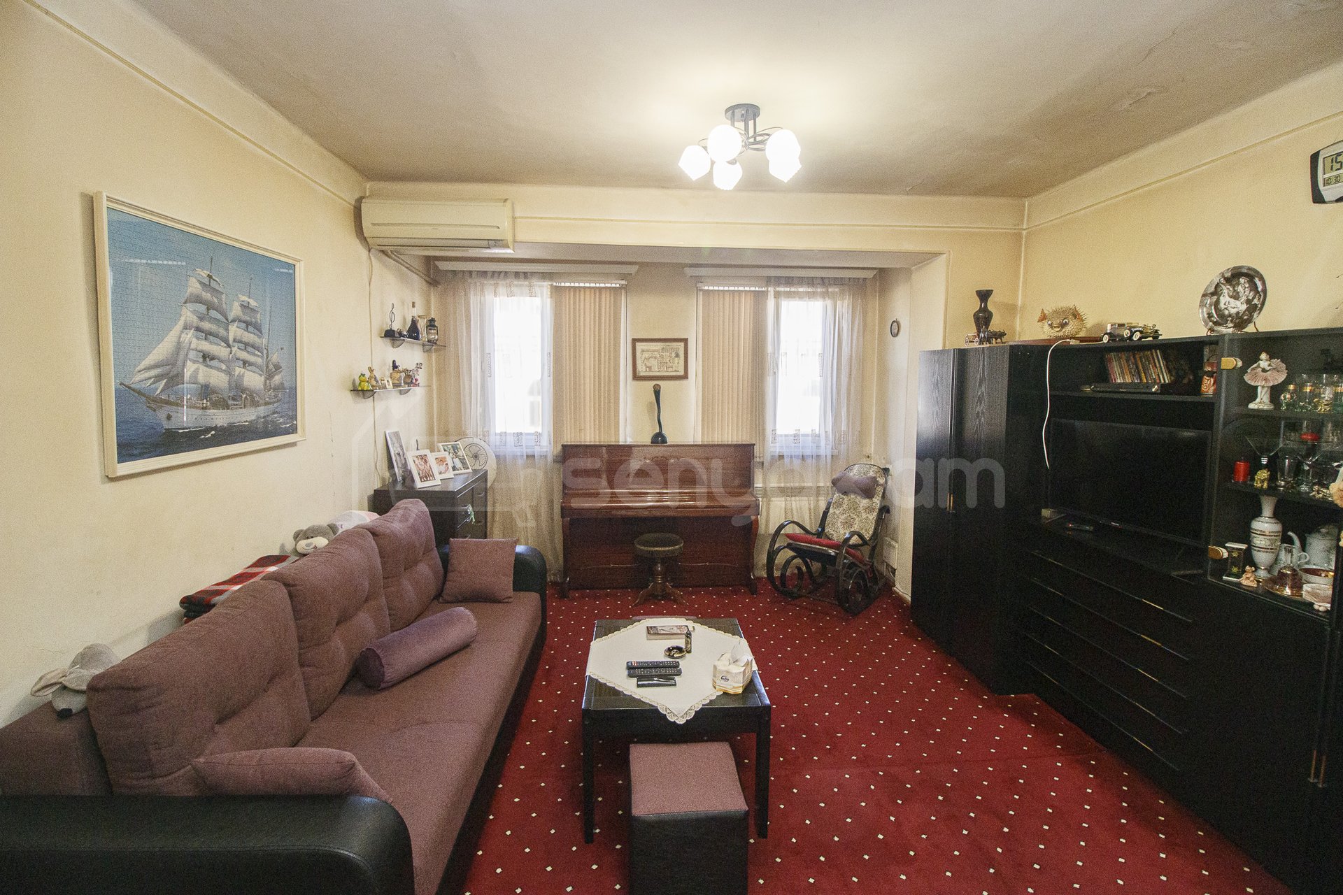 1 Սենյականոց Բնակարան Քարե Շենքում, 440քմ, 5/5 հարկ, Կապիտալ Վերանորոգված