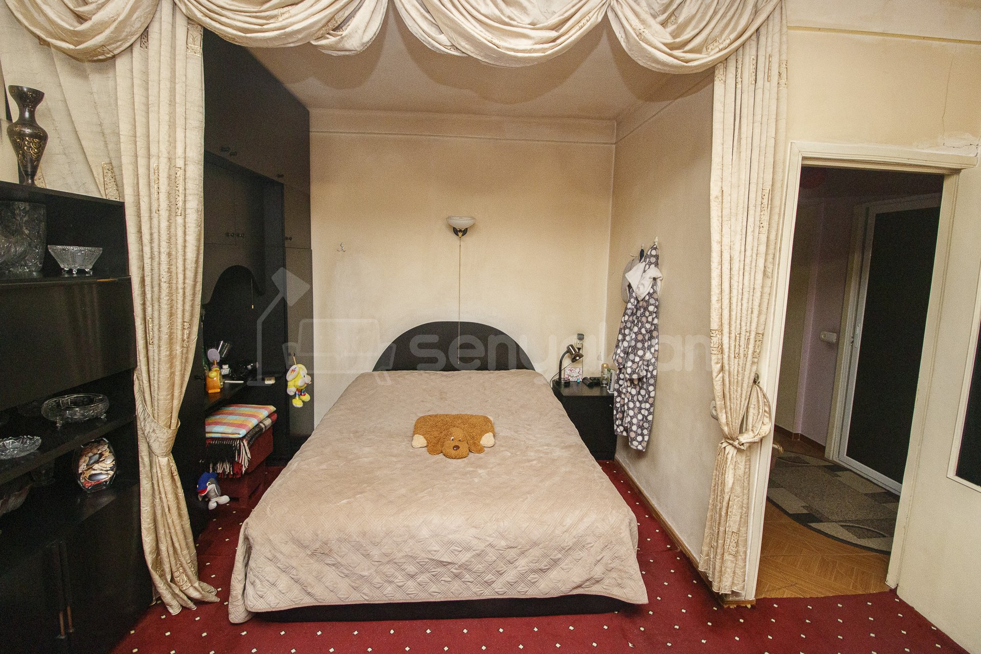 1 Սենյականոց Բնակարան Քարե Շենքում, 440քմ, 5/5 հարկ, Կապիտալ Վերանորոգված