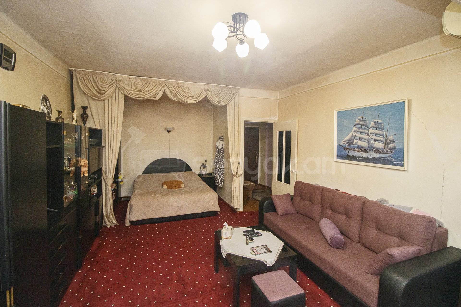 1 Սենյականոց Բնակարան Քարե Շենքում, 440քմ, 5/5 հարկ, Կապիտալ Վերանորոգված