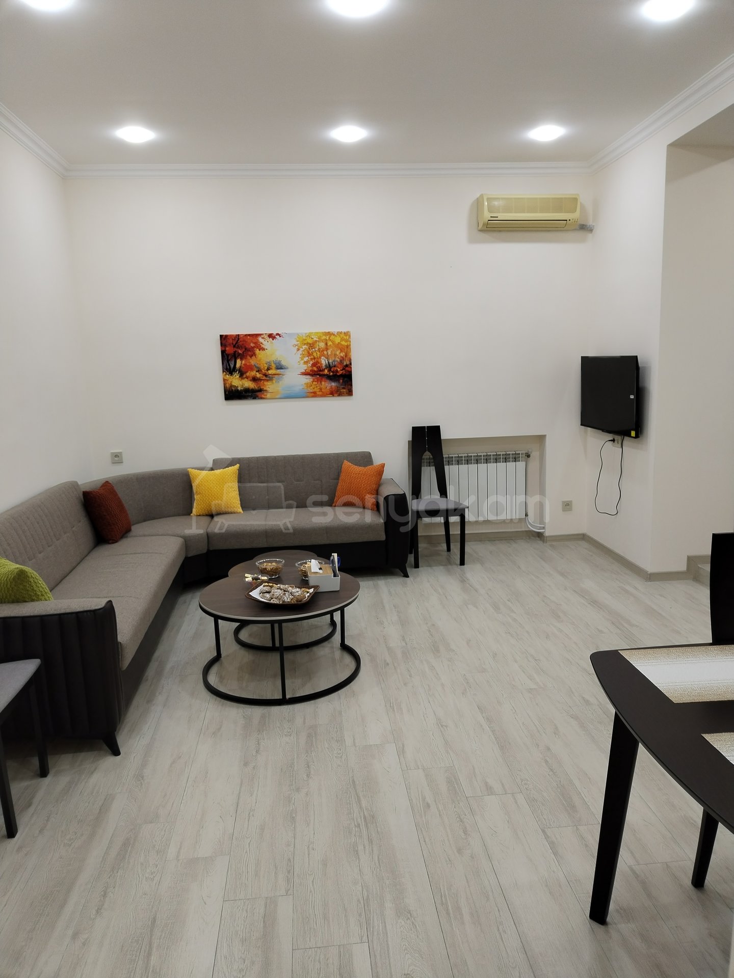 3 Սենյականոց Բնակարան Քարե Շենքում, 60քմ, 3/4 հարկ, Դիզայներական Վերանորոգված, Կահավորված, Արևկող