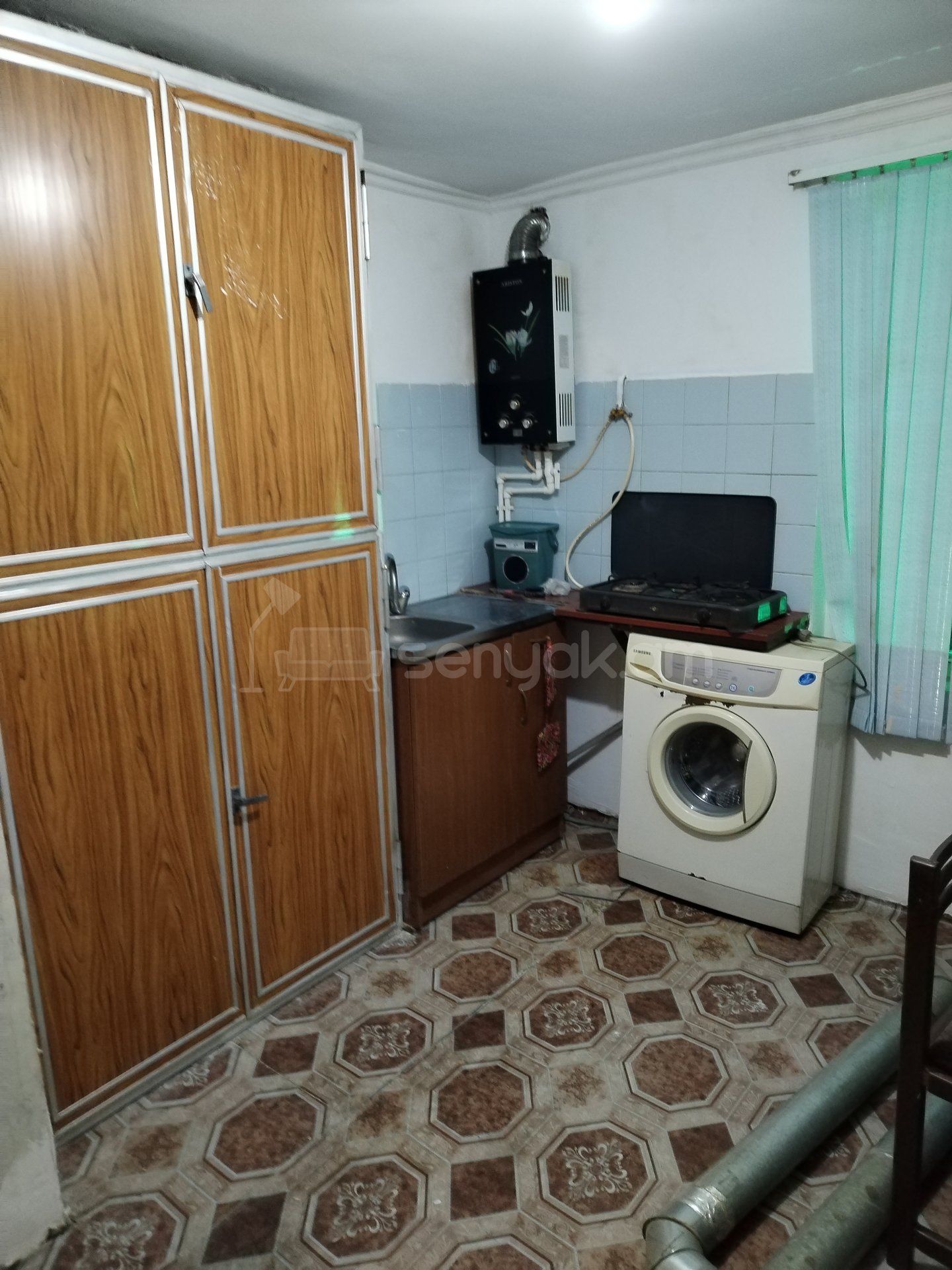 1 Սենյականոց Բնակարան Քարե Շենքում, 40քմ, 1/1 հարկ, Նորմալ Վիճակում, Կահավորված