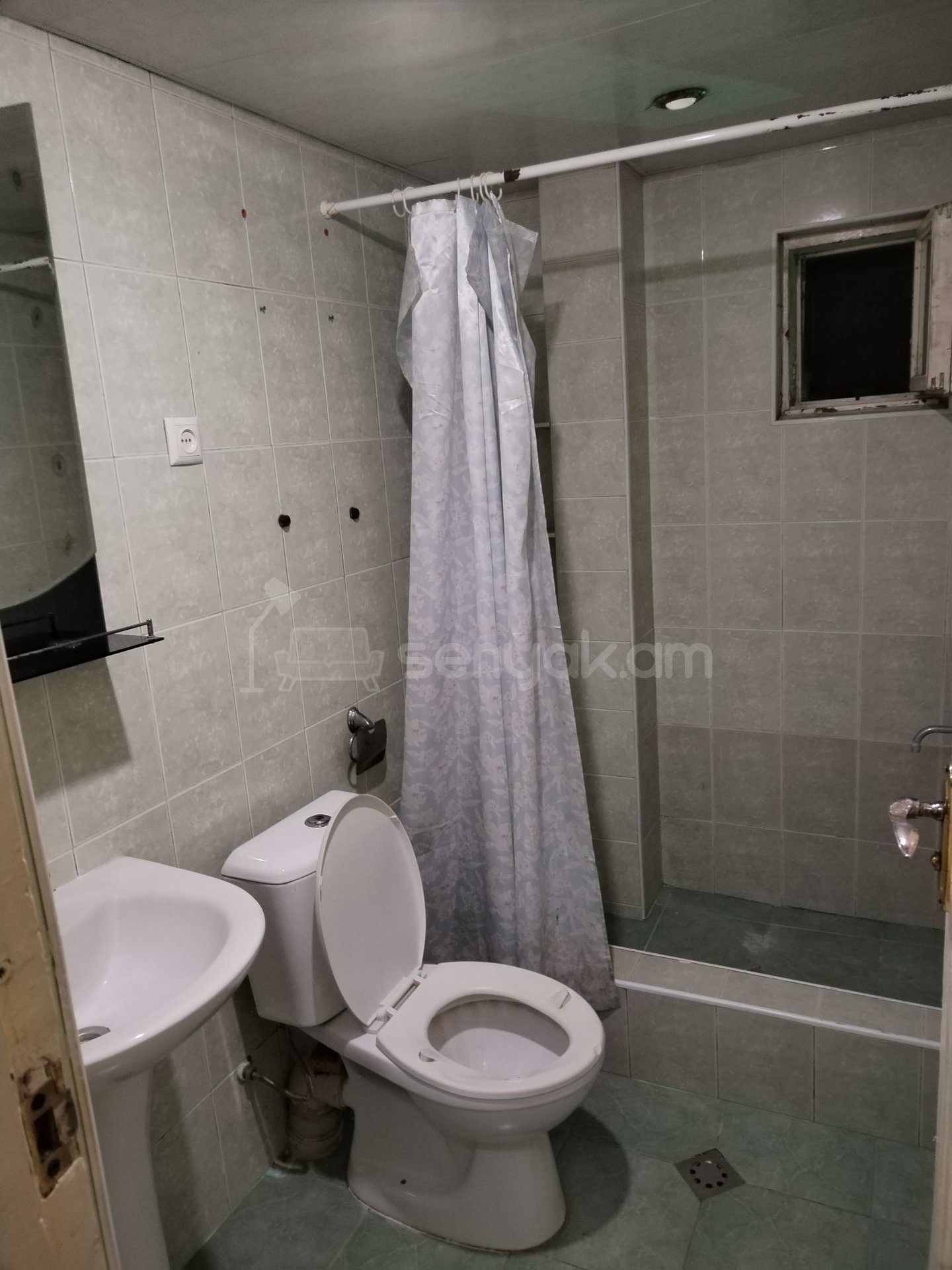 1 Սենյականոց Բնակարան Քարե Շենքում, 40քմ, 1/1 հարկ, Նորմալ Վիճակում, Կահավորված