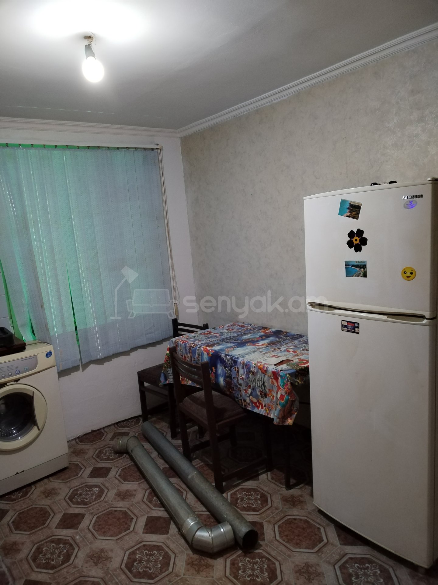 1 Սենյականոց Բնակարան Քարե Շենքում, 40քմ, 1/1 հարկ, Նորմալ Վիճակում, Կահավորված