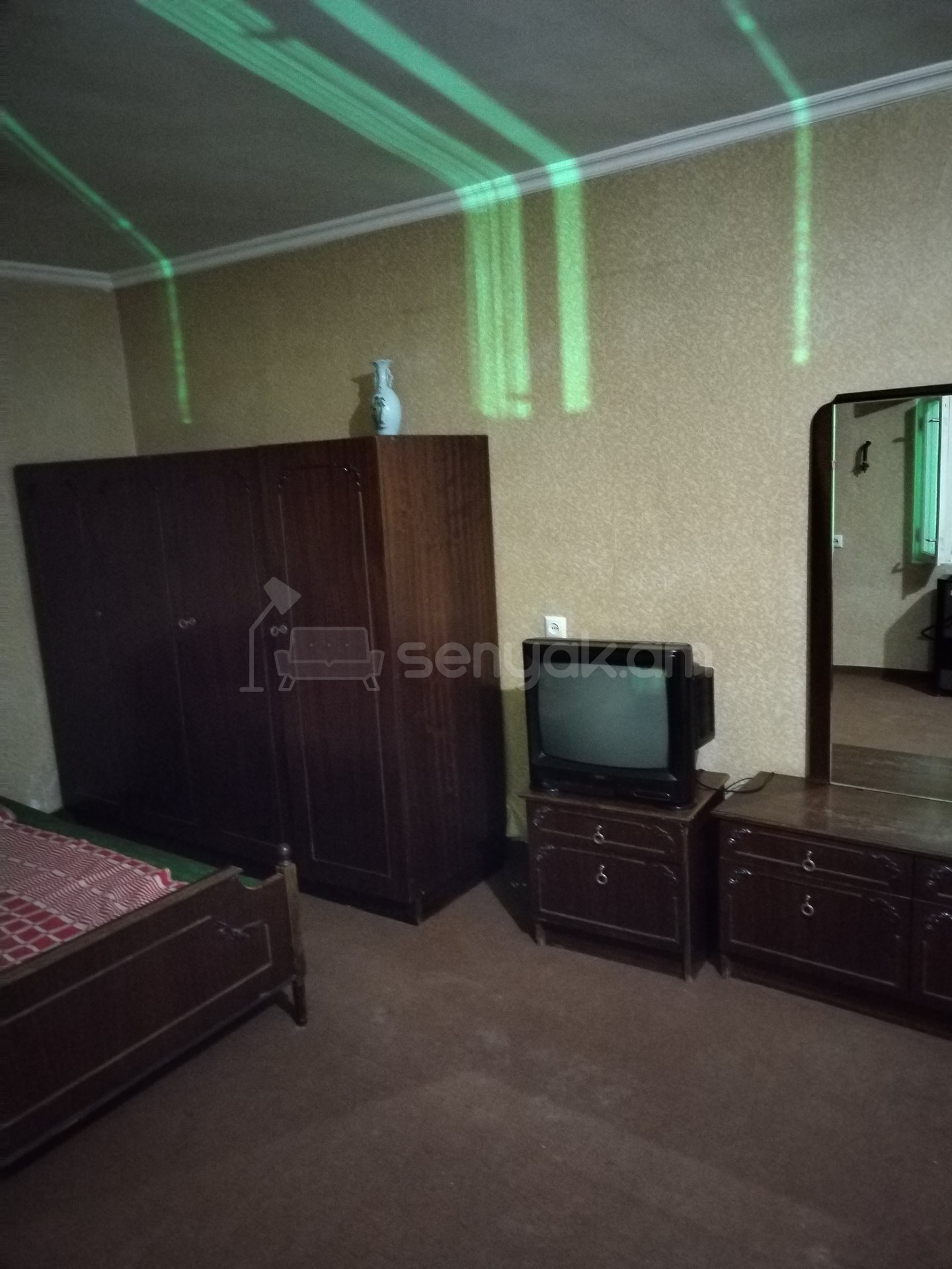 1 Սենյականոց Բնակարան Քարե Շենքում, 40քմ, 1/1 հարկ, Նորմալ Վիճակում, Կահավորված