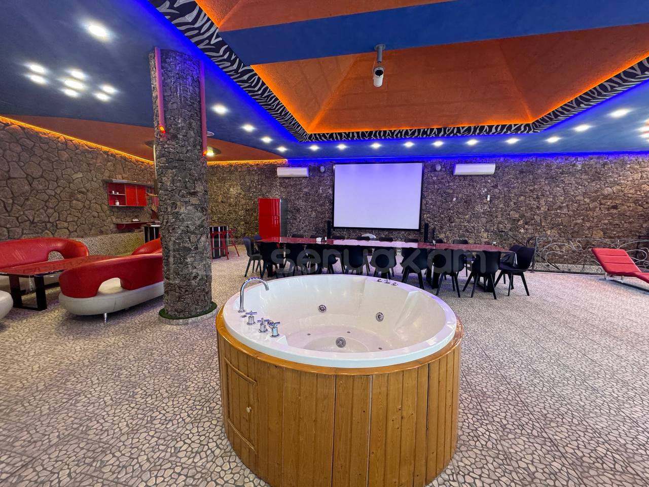 5 Սենյականոց Շքեղ Առանձնատուն, 300քմ, Լողավազանով