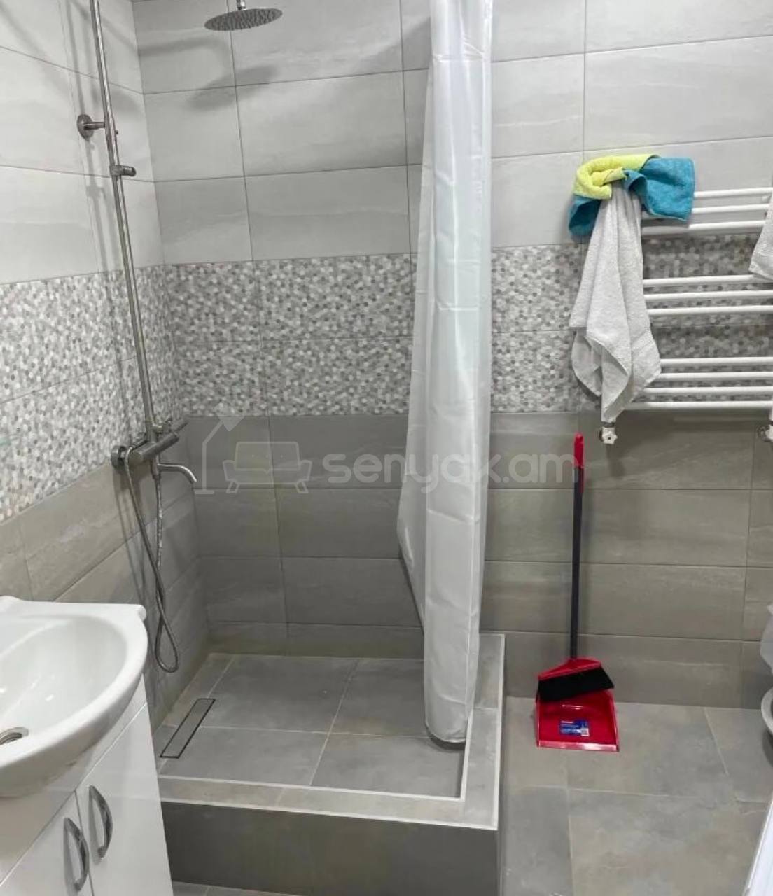 2 Սենյականոց Բնակարան Քարե Շենքում, 72քմ, 4/4 հարկ, Նորմալ Վիճակում, Կահավորված