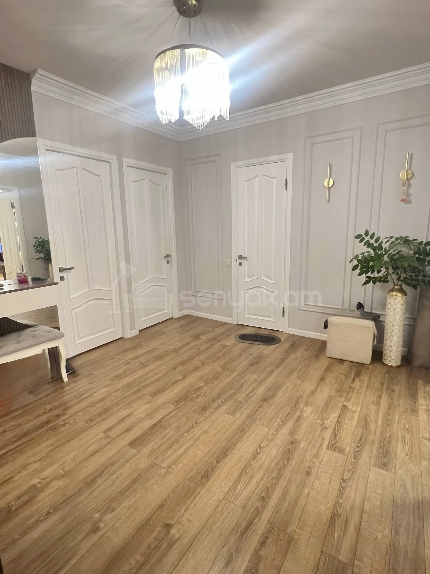 3 Սենյականոց Բնակարան Քարե Շենքում, 76քմ, 3/5 հարկ, Կապիտալ Վերանորոգված