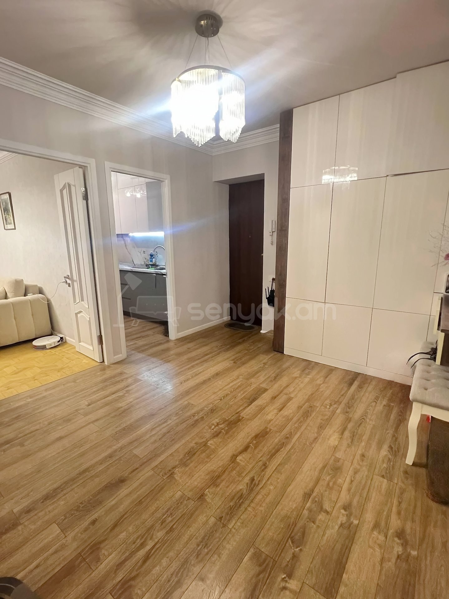 3 Սենյականոց Բնակարան Քարե Շենքում, 76քմ, 3/5 հարկ, Կապիտալ Վերանորոգված