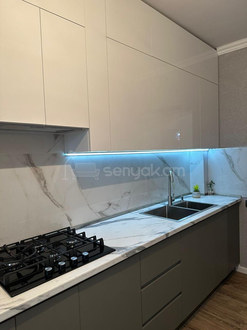 3 Սենյականոց Բնակարան Քարե Շենքում, 76քմ, 3/5 հարկ, Կապիտալ Վերանորոգված