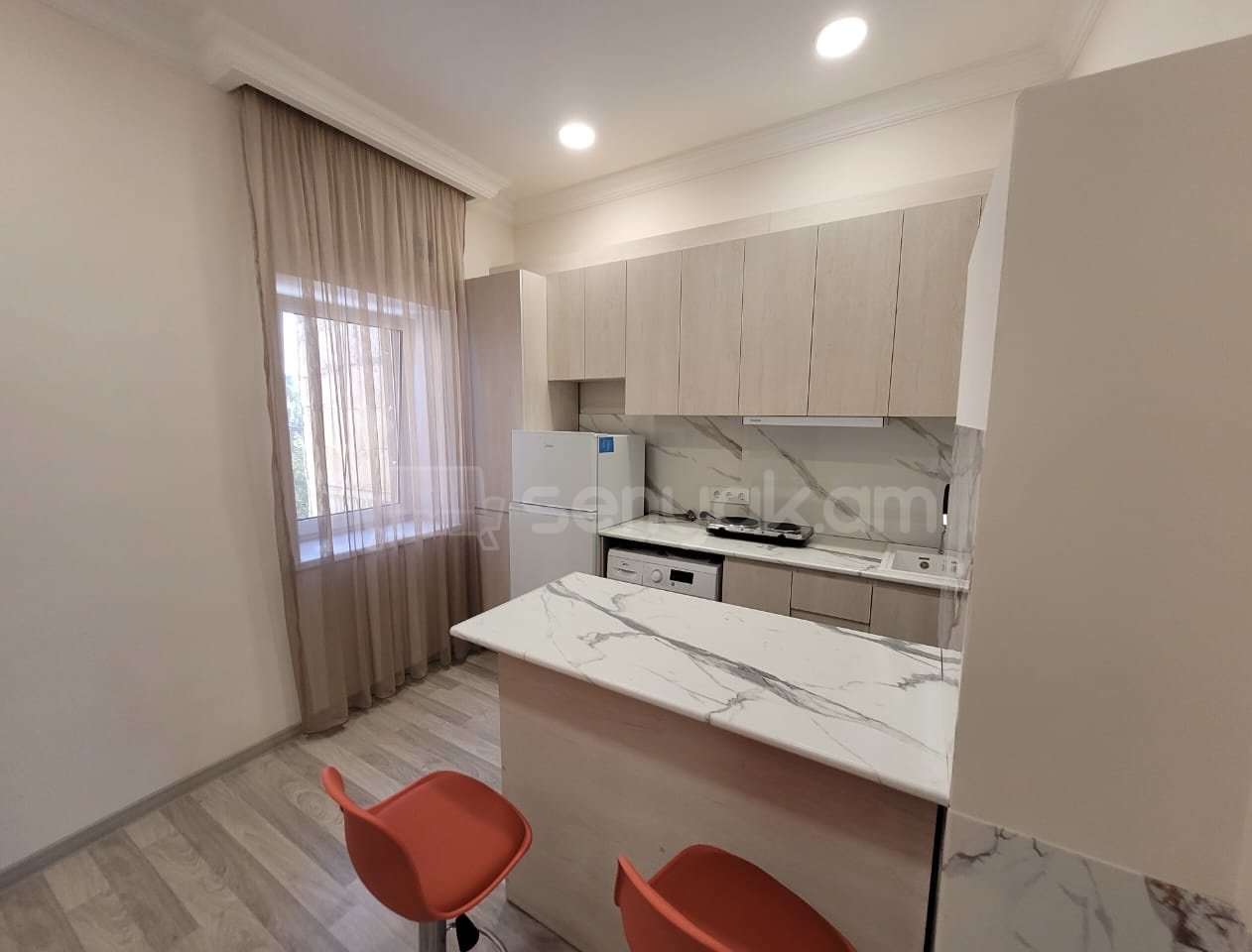 1 Սենյականոց Բնակարան Քարե Շենքում, 35քմ, 4/4 հարկ, Կապիտալ Վերանորոգված, Կահավորված, Արևկող