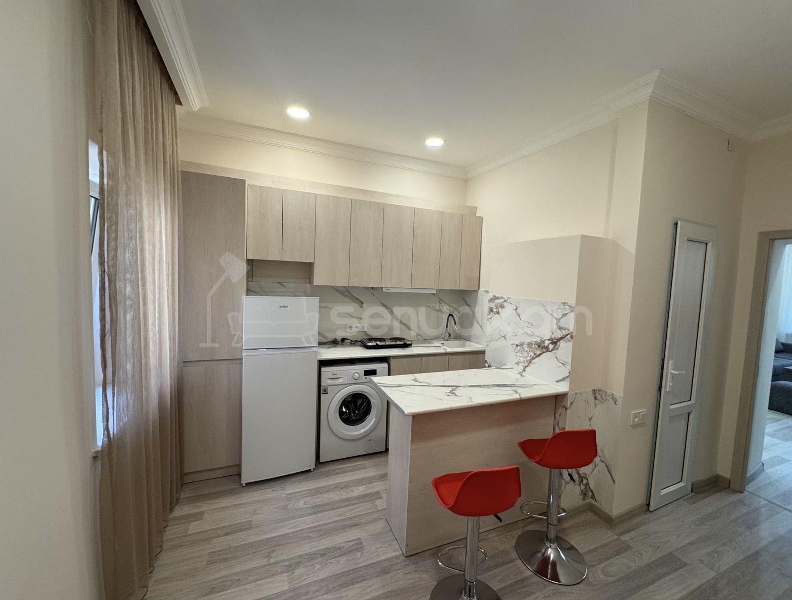 1 Սենյականոց Բնակարան Քարե Շենքում, 35քմ, 4/4 հարկ, Կապիտալ Վերանորոգված, Կահավորված, Արևկող