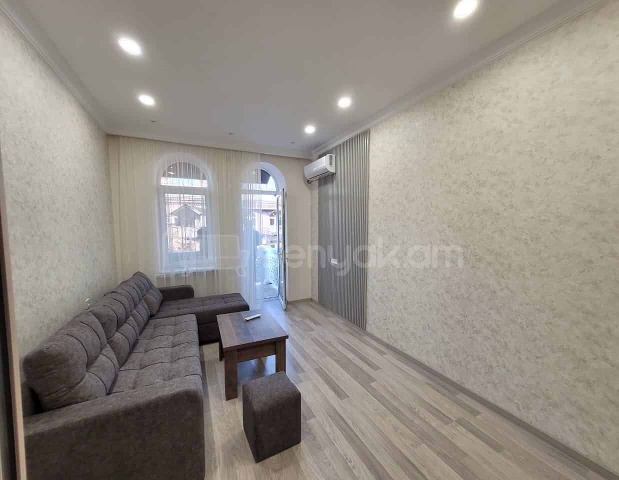 1 Սենյականոց Բնակարան Քարե Շենքում, 35քմ, 4/4 հարկ, Կապիտալ Վերանորոգված, Կահավորված, Արևկող