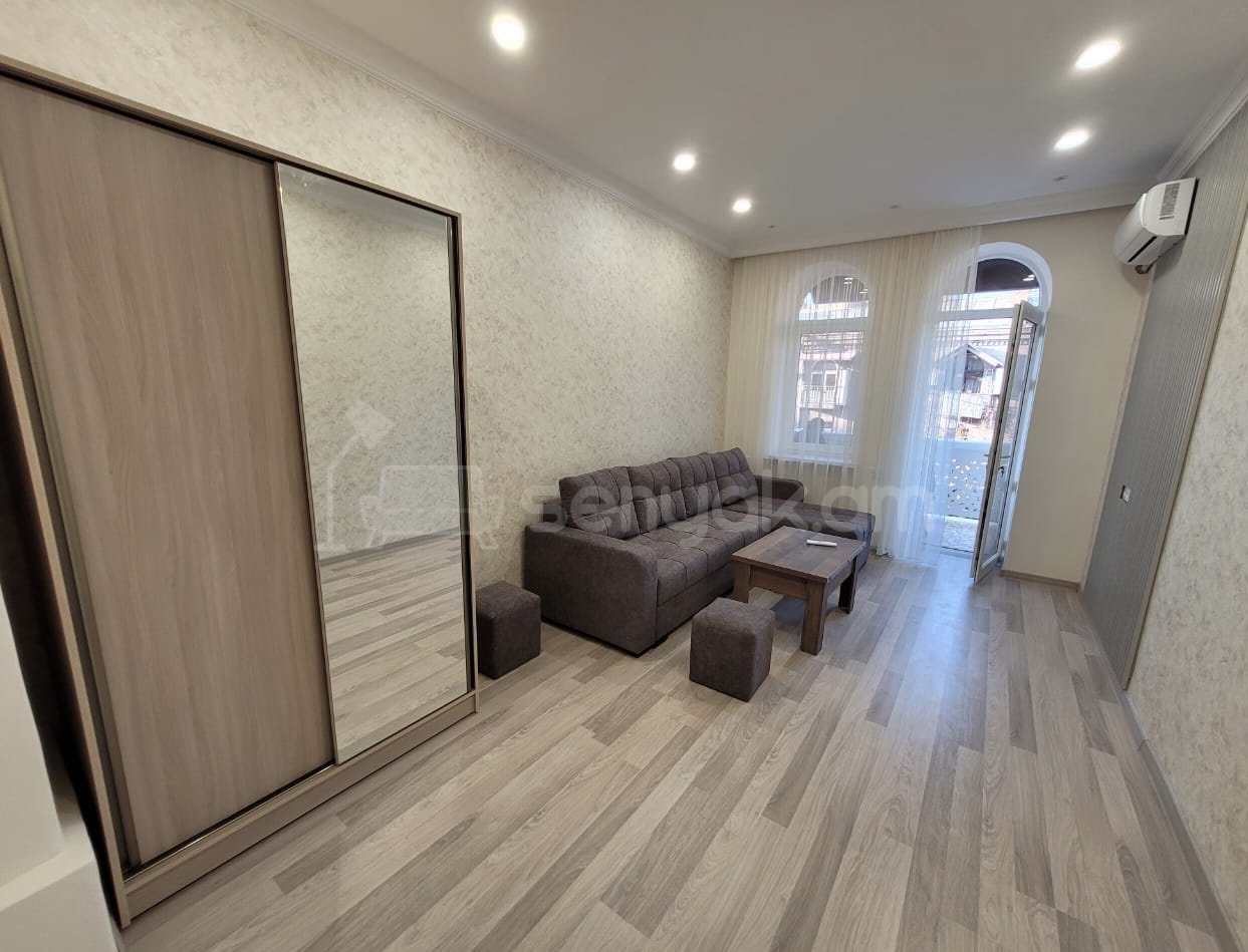 1 Սենյականոց Բնակարան Քարե Շենքում, 35քմ, 4/4 հարկ, Կապիտալ Վերանորոգված, Կահավորված, Արևկող