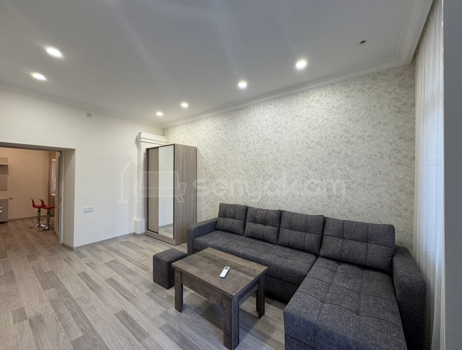 1 Սենյականոց Բնակարան Քարե Շենքում, 35քմ, 4/4 հարկ, Կապիտալ Վերանորոգված, Կահավորված, Արևկող