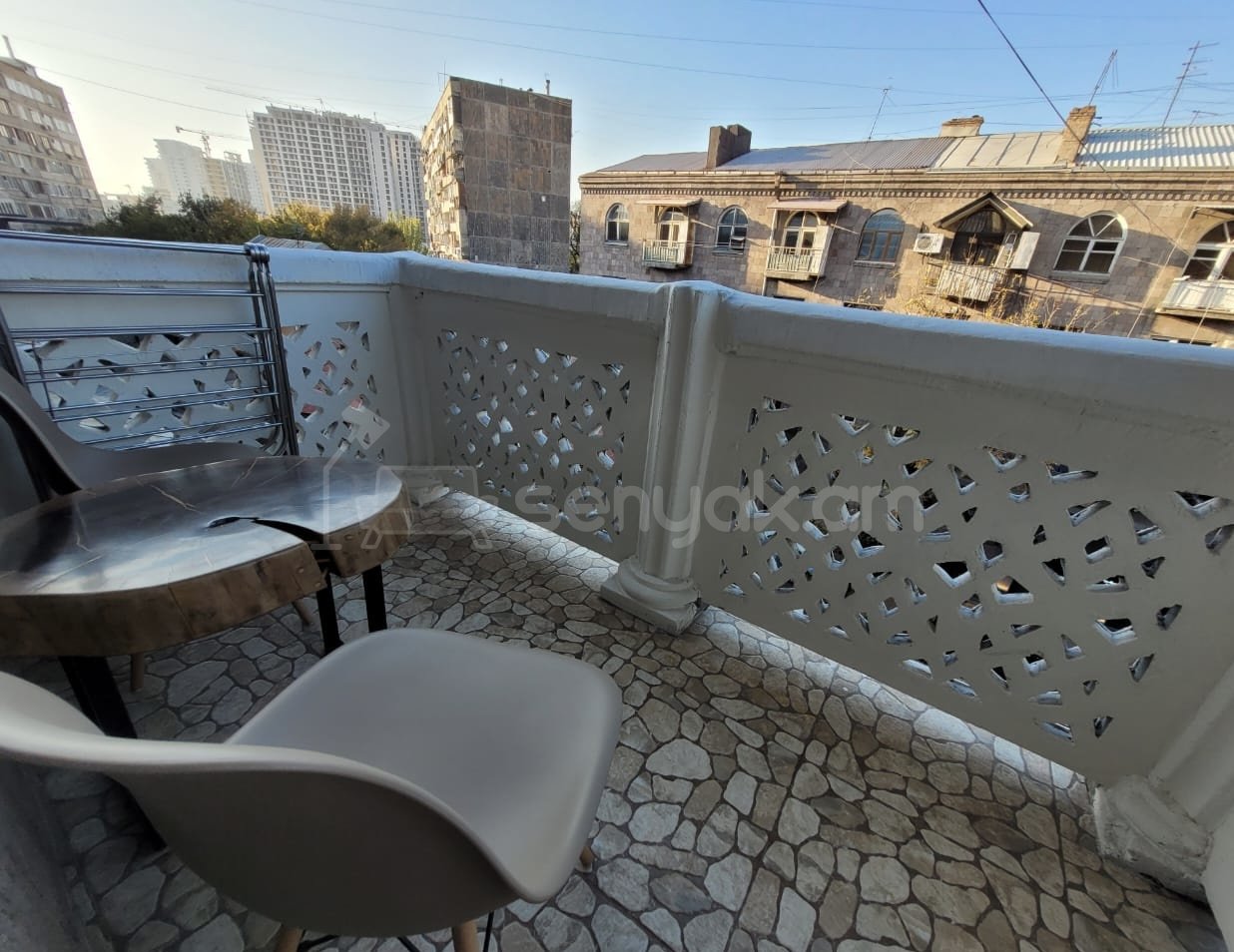 1 Սենյականոց Բնակարան Քարե Շենքում, 35քմ, 4/4 հարկ, Կապիտալ Վերանորոգված, Կահավորված, Արևկող