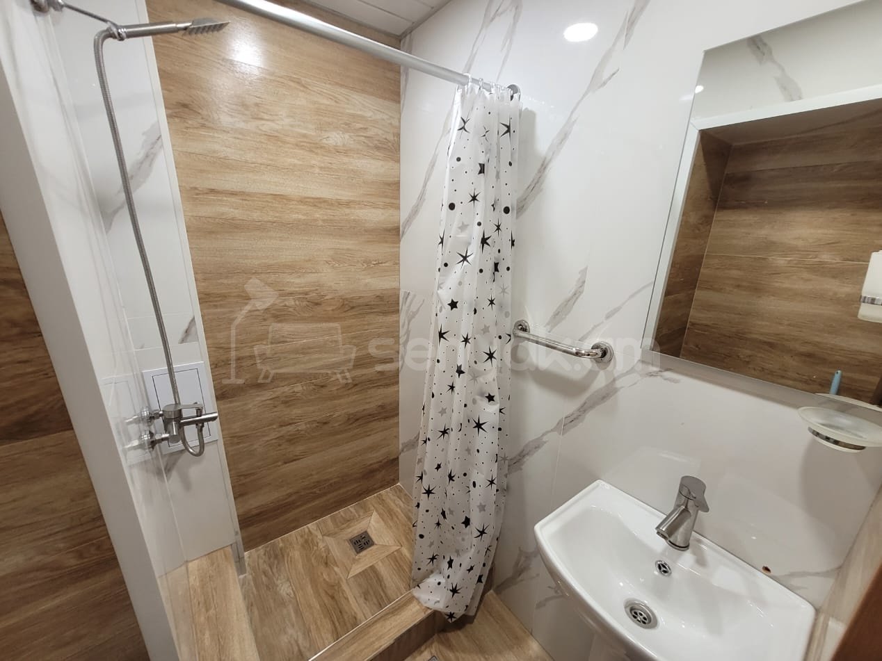 1 Սենյականոց Բնակարան Քարե Շենքում, 35քմ, 4/4 հարկ, Կապիտալ Վերանորոգված, Կահավորված, Արևկող