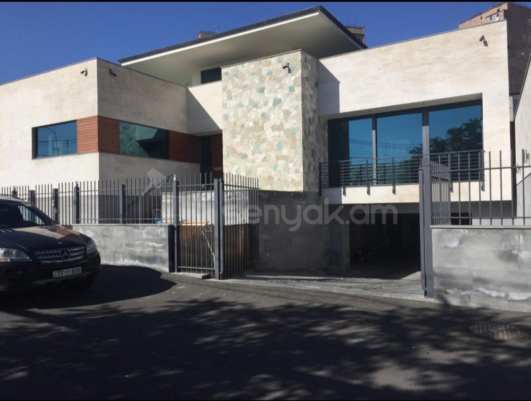 4 Սենյականոց Շքեղ Առանձնատուն, 200քմ, Լողավազանով