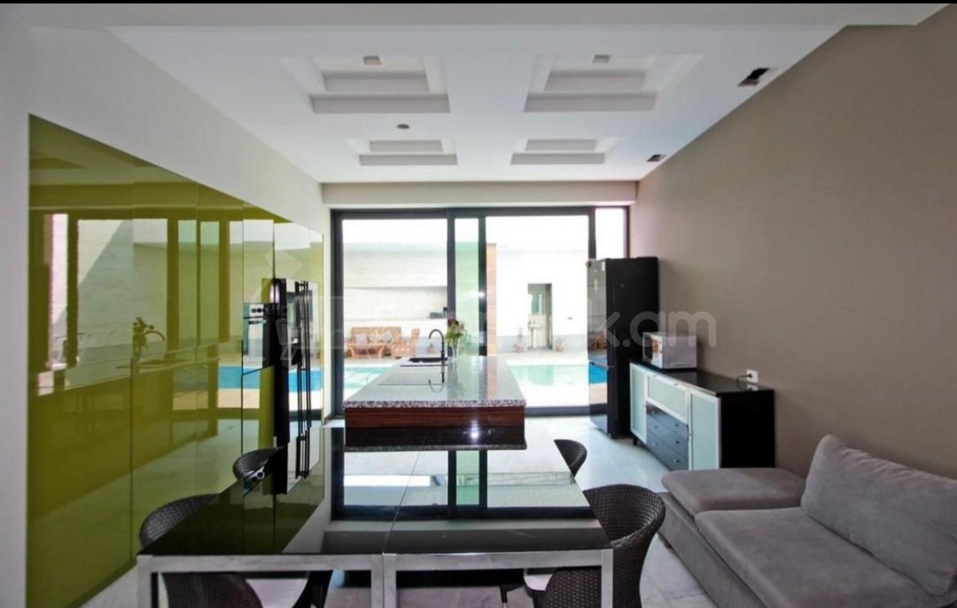 4 Սենյականոց Շքեղ Առանձնատուն, 200քմ, Լողավազանով