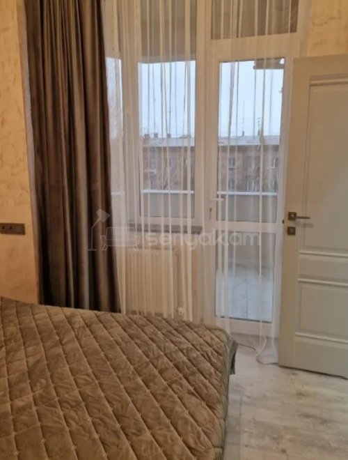 3 Սենյականոց Բնակարան, 67քմ, 3/13 հարկ, Դիզայներական Վերանորոգված, Կահավորված, Արևկող