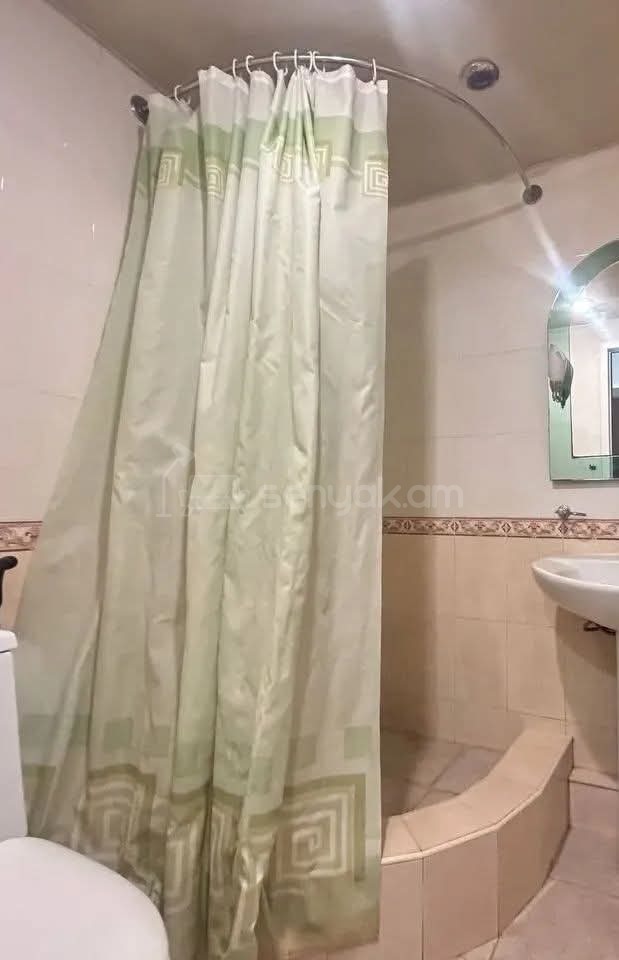 1 Սենյականոց Բնակարան Քարե Շենքում, 33քմ, 2/5 հարկ, Կոսմետիկ Վերանորոգված