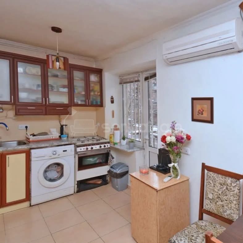 1 Սենյականոց Բնակարան Քարե Շենքում, 33քմ, 2/5 հարկ, Կոսմետիկ Վերանորոգված