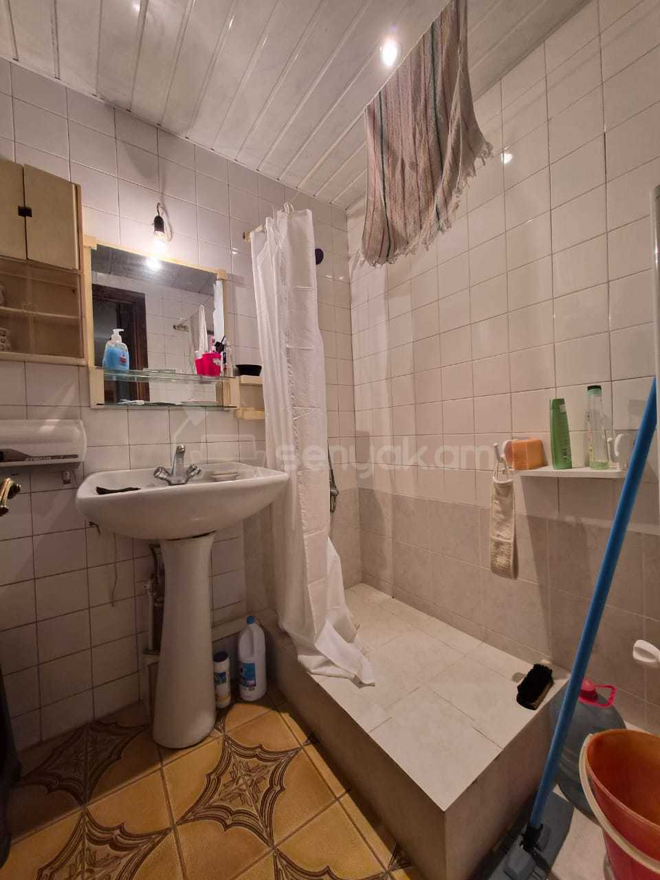 3 Սենյականոց Բնակարան, 80քմ, 6/9 հարկ, Նորմալ Վիճակում, Կահավորված, Արևկող