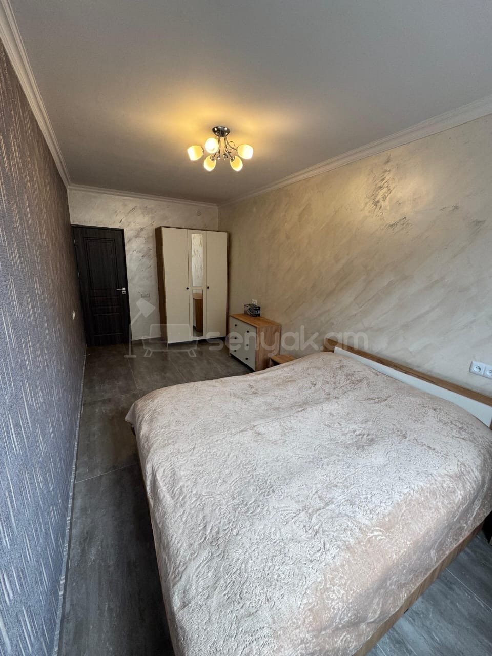 2 Սենյականոց Բնակարան Քարե Շենքում, 40քմ, 3/9 հարկ, Կապիտալ Վերանորոգված, Կահավորված