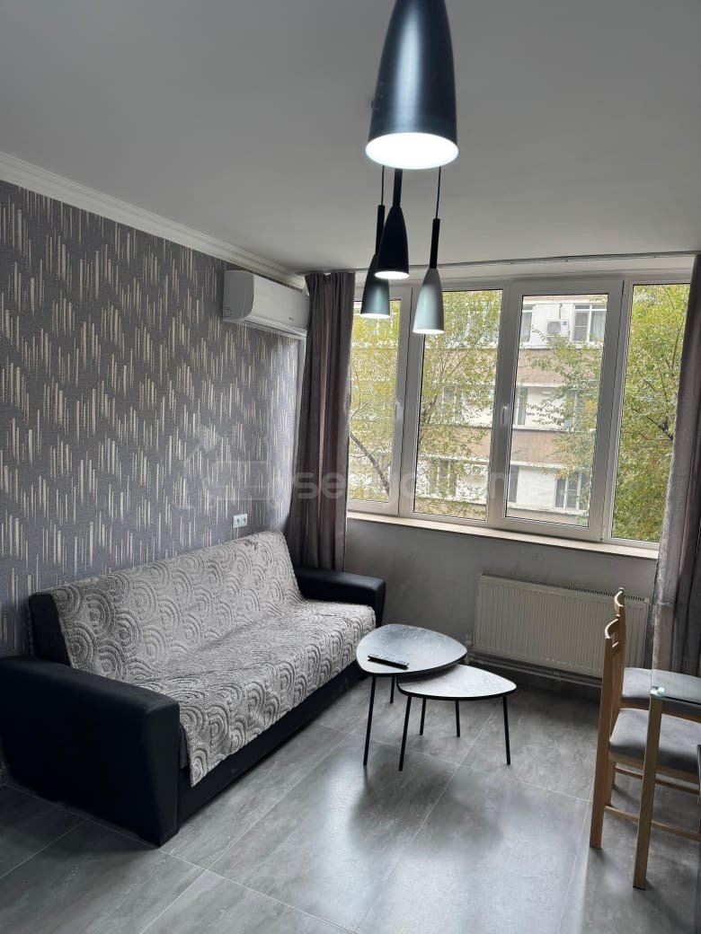 2 Սենյականոց Բնակարան Քարե Շենքում, 40քմ, 3/9 հարկ, Կապիտալ Վերանորոգված, Կահավորված