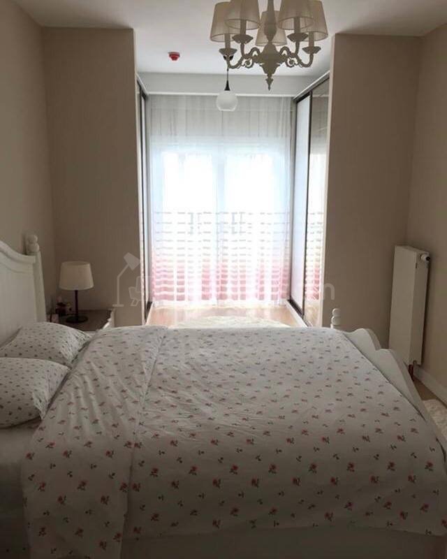 3 Սենյականոց Բնակարան Քարե Շենքում, 92քմ, 3/5 հարկ, Դիզայներական Վերանորոգված, Կահավորված, Արևկող