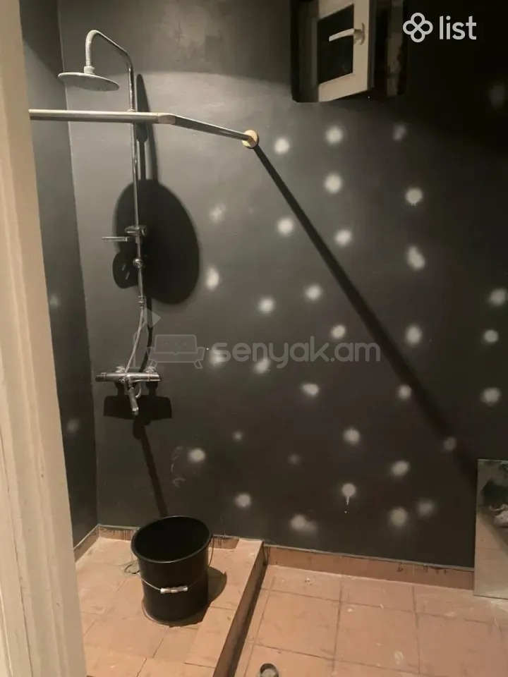 1 Սենյականոց Բնակարան Քարե Շենքում, 40քմ, 1/4 հարկ, Նորմալ Վիճակում, Կահավորված, Արևկող