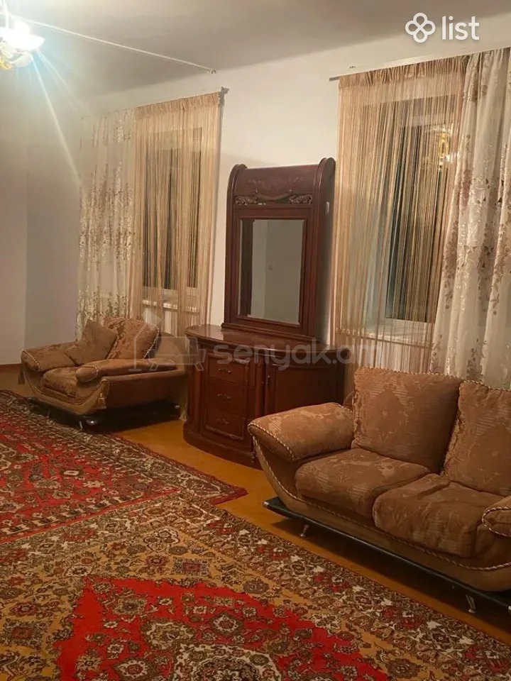 1 Սենյականոց Բնակարան Քարե Շենքում, 40քմ, 1/4 հարկ, Նորմալ Վիճակում, Կահավորված, Արևկող