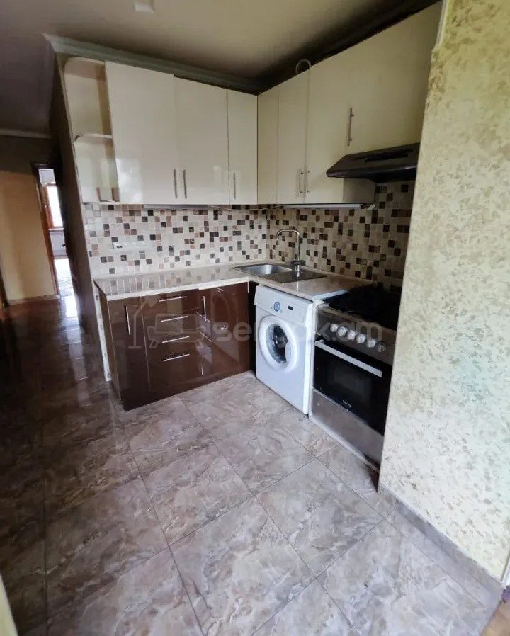 3 Սենյականոց Բնակարան Քարե Շենքում, 75քմ, 2/5 հարկ, Կապիտալ Վերանորոգված