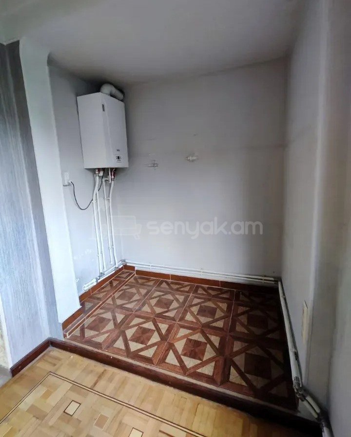 3 Սենյականոց Բնակարան Քարե Շենքում, 75քմ, 2/5 հարկ, Կապիտալ Վերանորոգված