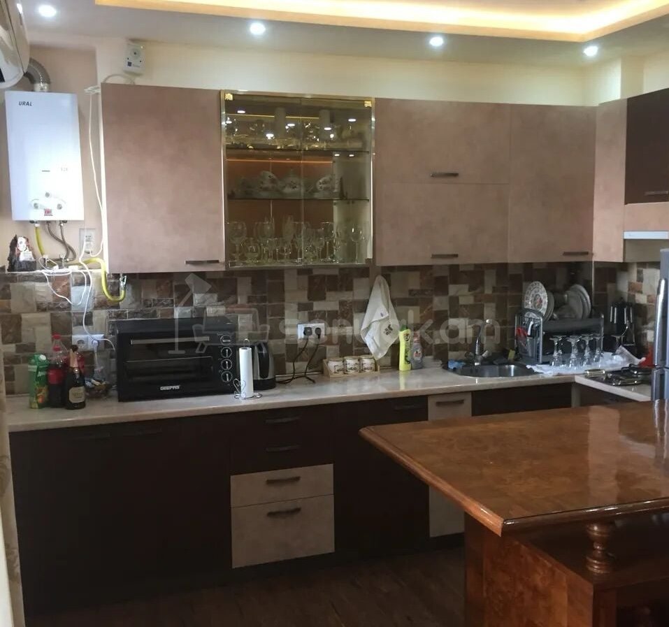 2 Սենյականոց Բնակարան Քարե Շենքում, 68քմ, 2/5 հարկ, Կապիտալ Վերանորոգված, Կահավորված