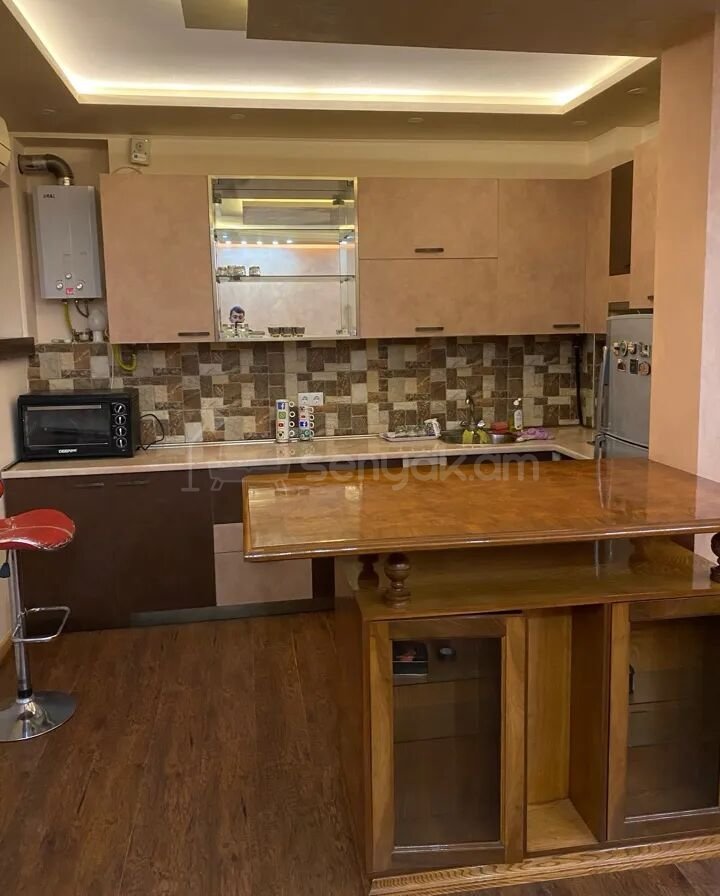 2 Սենյականոց Բնակարան Քարե Շենքում, 68քմ, 2/5 հարկ, Կապիտալ Վերանորոգված, Կահավորված