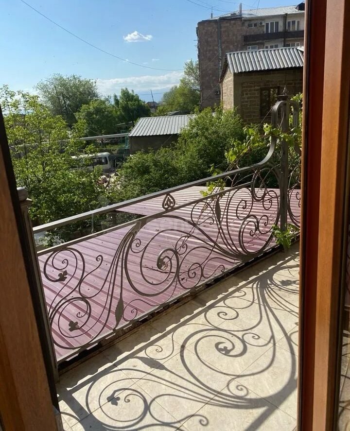 2 Սենյականոց Բնակարան Քարե Շենքում, 68քմ, 2/5 հարկ, Կապիտալ Վերանորոգված, Կահավորված